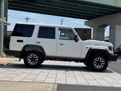 TOYOTA LAND CRUISER 70 - 7