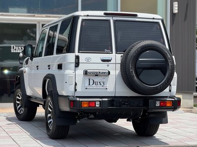 TOYOTA LAND CRUISER 70 - 8
