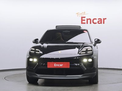 PORSCHE MACAN - 2