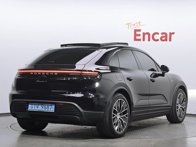 PORSCHE MACAN - 3