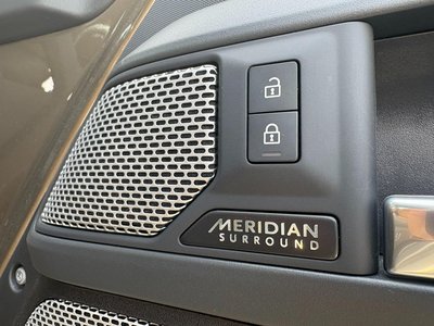 LAND ROVER DEFENDER - 10