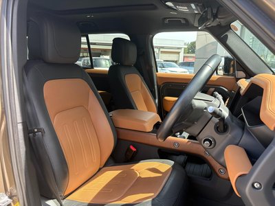 LAND ROVER DEFENDER - 8