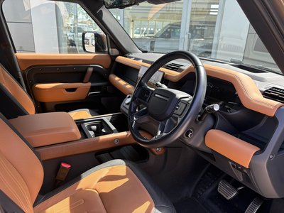 LAND ROVER DEFENDER - 9