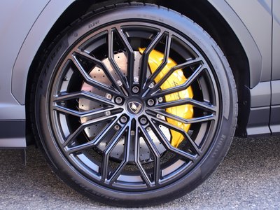 LAMBORGHINI URUS - 10