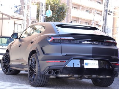 LAMBORGHINI URUS - 3