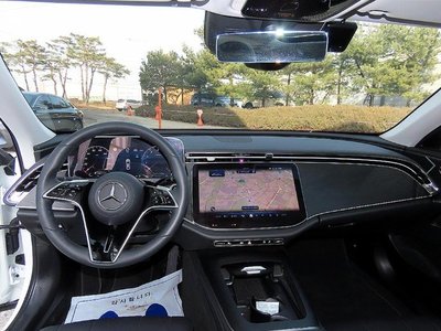 MERCEDES-BENZ E-CLASS - 4