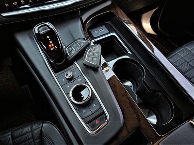 CADILLAC ESCALADE - 9