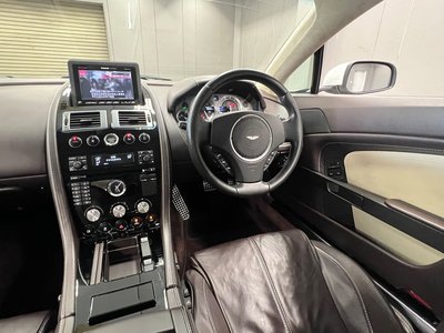 صورة 22 لـ 2008 Aston Martin V8