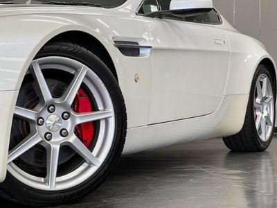 صورة 9 لـ 2008 Aston Martin V8