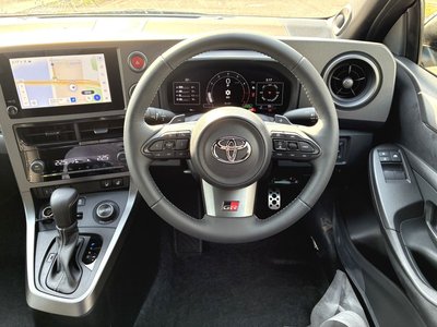TOYOTA YARIS - 2