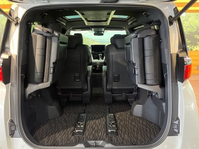 2025 Toyota ALPHARD — миниатюра 11