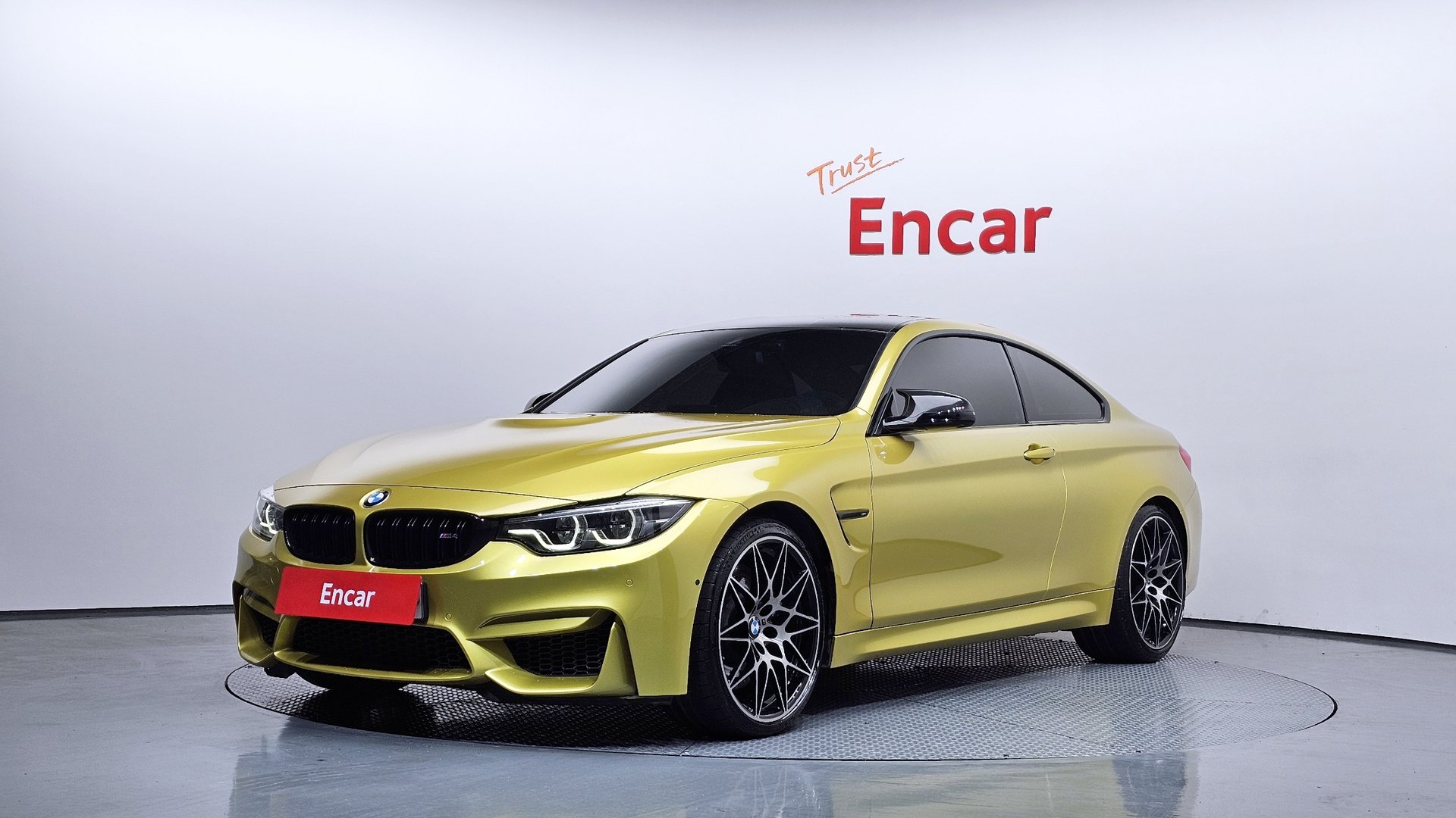 BMW M4 - View 1