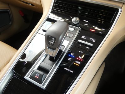 2023 Porsche PANAMERA thumbnail 19