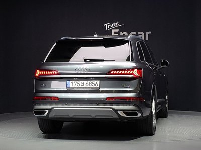 صورة 4 لـ 2021 AUDI Q7
