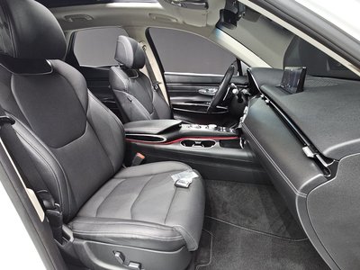 صورة 10 لـ 2021 Genesis GV70