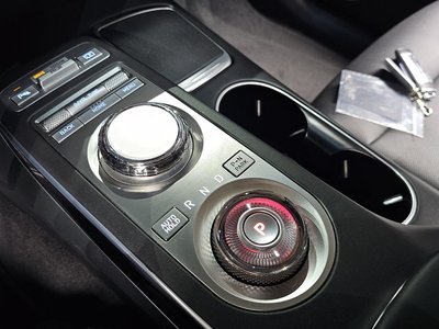 صورة 9 لـ 2021 Genesis GV70