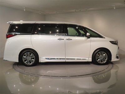 2026 Toyota ALPHARD photo 4