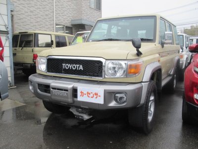 TOYOTA LAND CRUISER 70 - 1