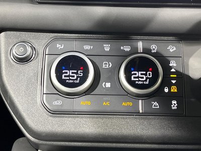 LAND ROVER DEFENDER - 8