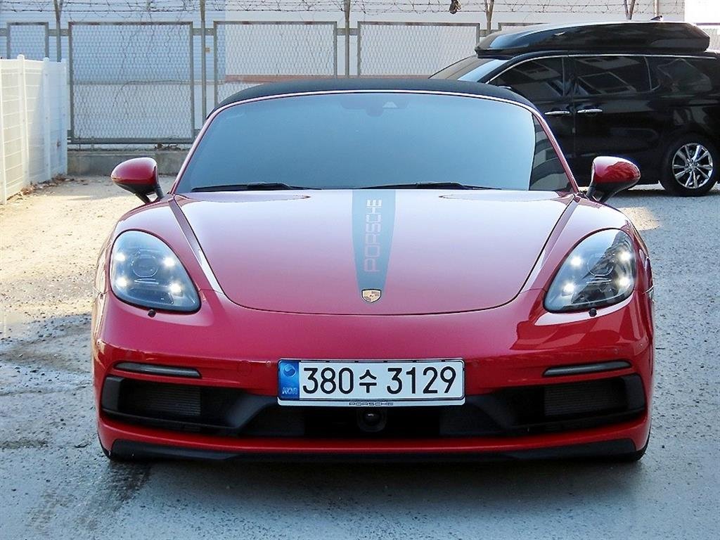 PORSCHE 718 BOXSTER - View 1