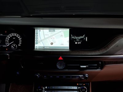 2021 Genesis G90 — миниатюра 14