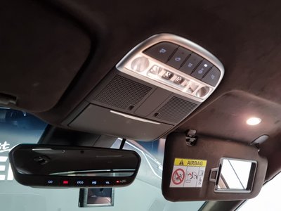 2021 Genesis G90 — миниатюра 19