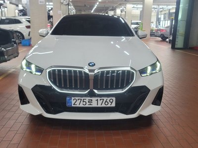 BMW 5 SERIES - 1
