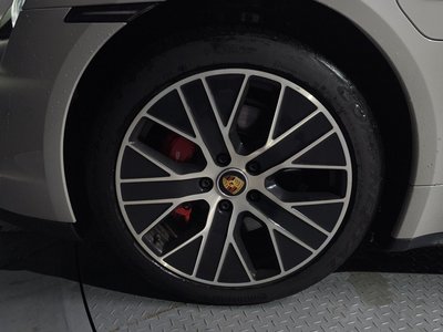 PORSCHE TAYCAN - 6