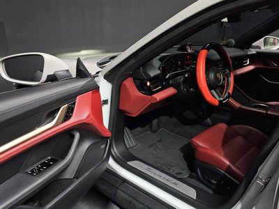 PORSCHE TAYCAN - 10