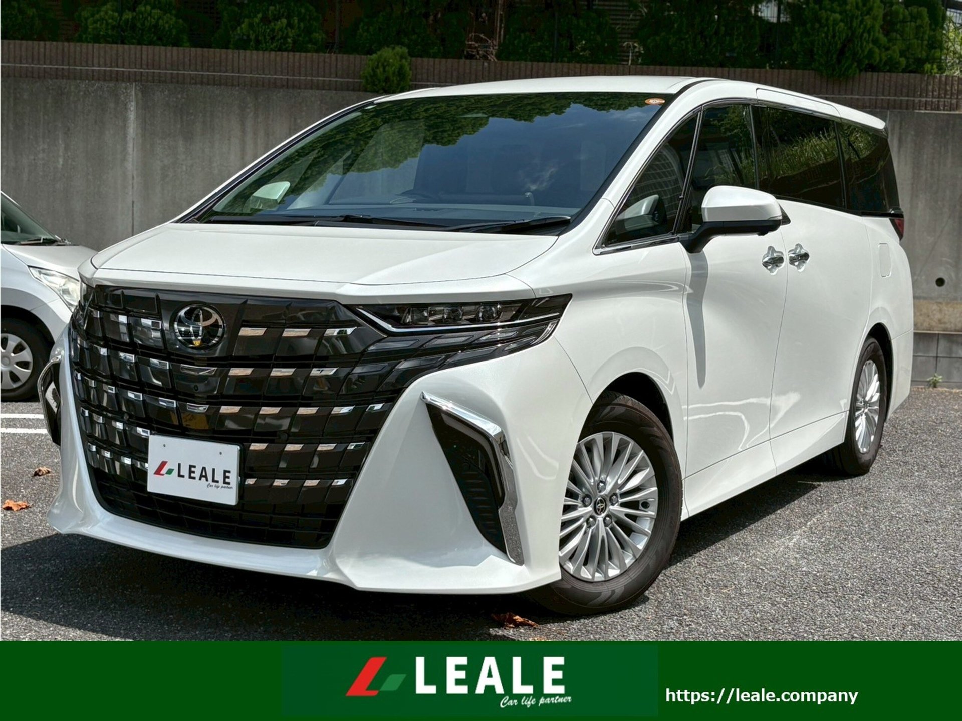 TOYOTA ALPHARD - View 1