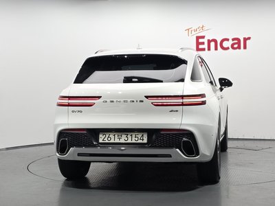 صورة 4 لـ 2022 Genesis GV70