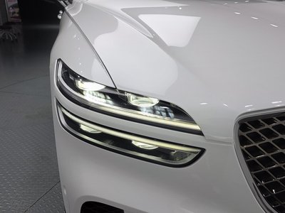 صورة 9 لـ 2022 Genesis GV70