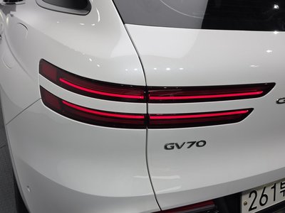 صورة 10 لـ 2022 Genesis GV70
