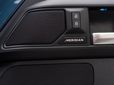 LAND ROVER DEFENDER - 4