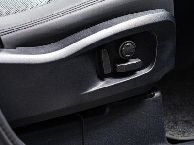 LAND ROVER DEFENDER - 7