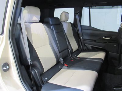 صورة 10 لـ 2025 LEXUS GX