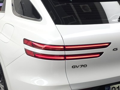 صورة 10 لـ 2024 Genesis GV70