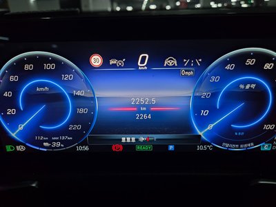 MERCEDES-BENZ EQB - 9