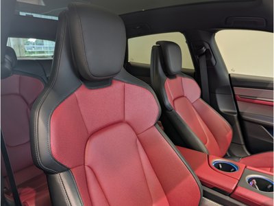 2024 Porsche TAYCAN photo 8