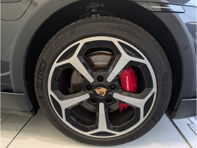 2024 Porsche TAYCAN photo 5