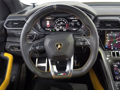 2022 Lamborghini URUS — миниатюра 18