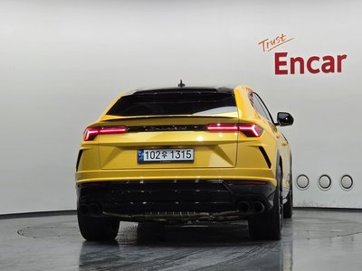 صورة 4 لـ 2022 Lamborghini URUS