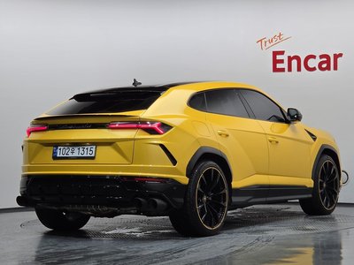 صورة 3 لـ 2022 Lamborghini URUS