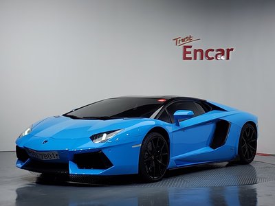 LAMBORGHINI AVENTADOR