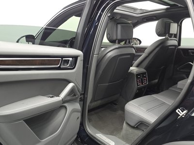 2023 Porsche CAYENNE — миниатюра 16
