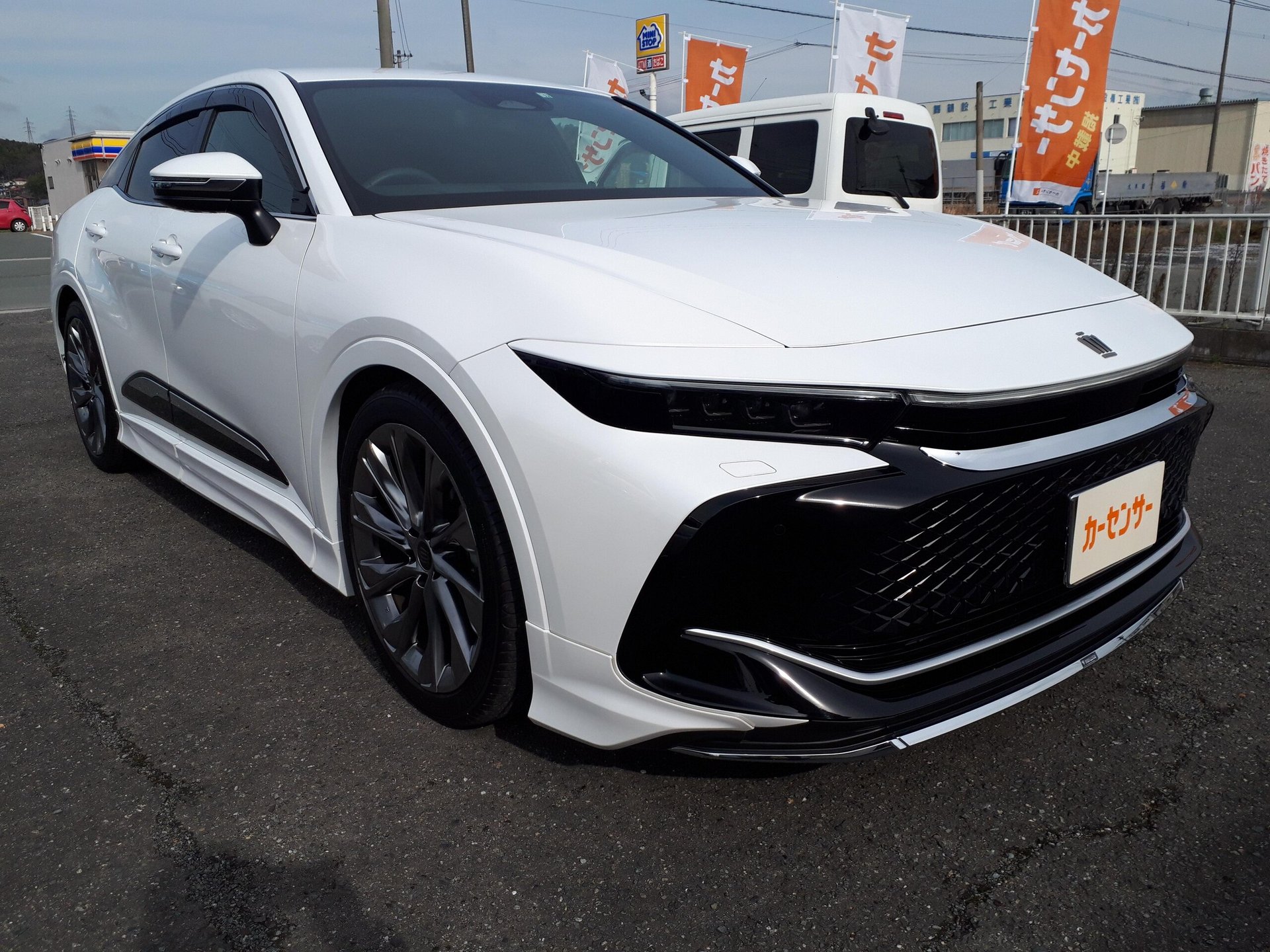 TOYOTA CROWN CROSSOVER - View 1