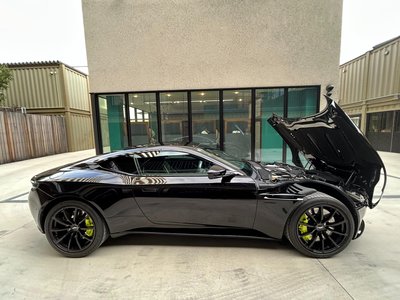 ASTON MARTIN DB11 - 4