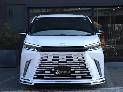 LEXUS LM - 7