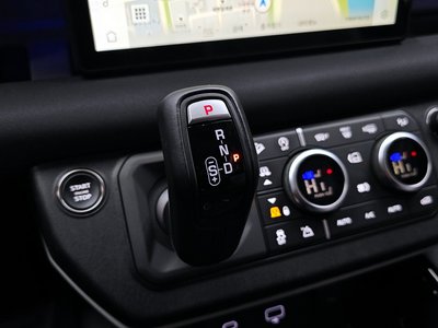 LAND ROVER DEFENDER - 9