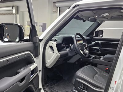 LAND ROVER DEFENDER - 10